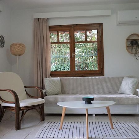 Small Theater Apartment Epidaurus Bagian luar foto