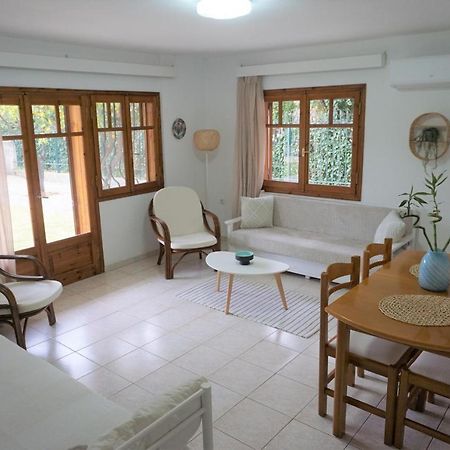 Small Theater Apartment Epidaurus Bagian luar foto