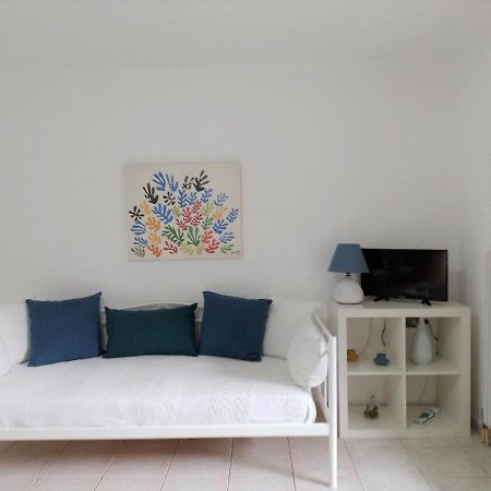 Small Theater Apartment Epidaurus Bagian luar foto