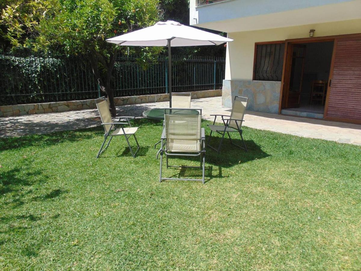 Small Theater Apartment Epidaurus Bagian luar foto