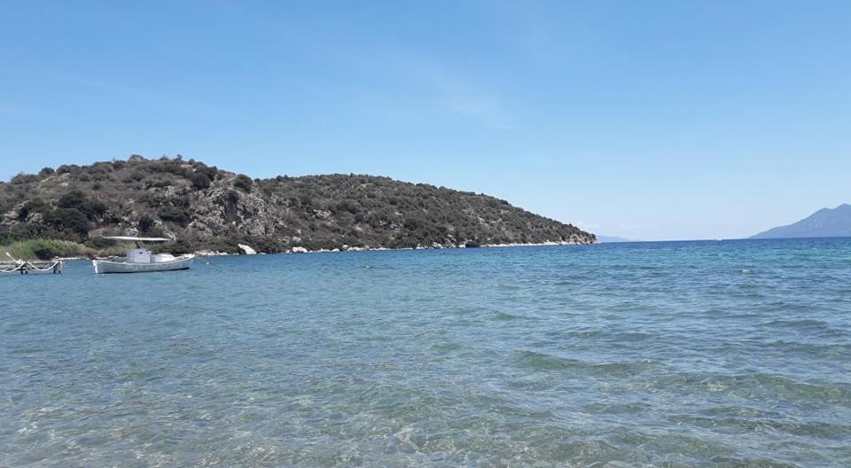 Small Theater Apartment Epidaurus Bagian luar foto