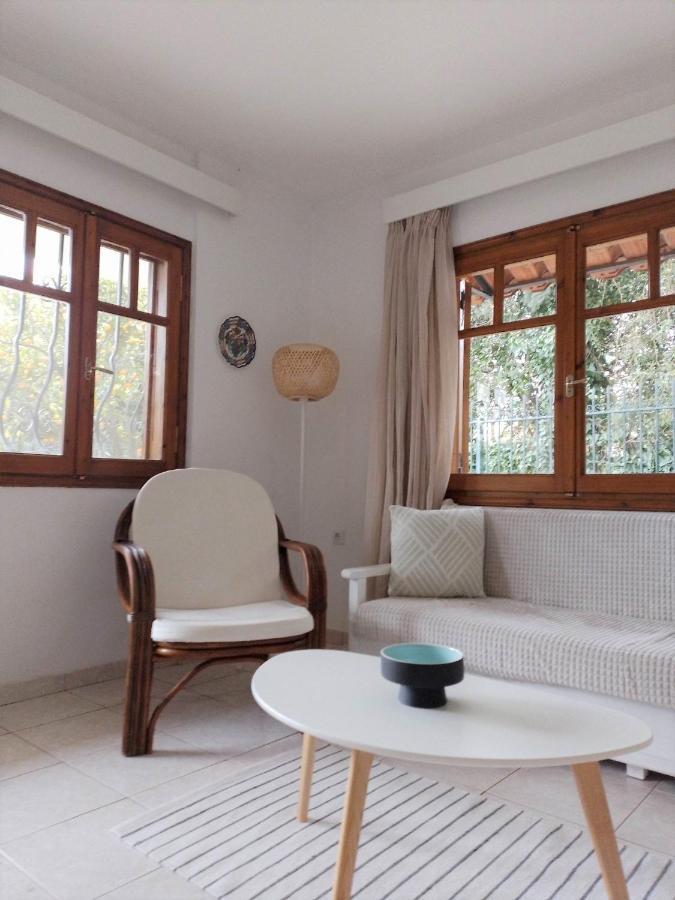 Small Theater Apartment Epidaurus Bagian luar foto