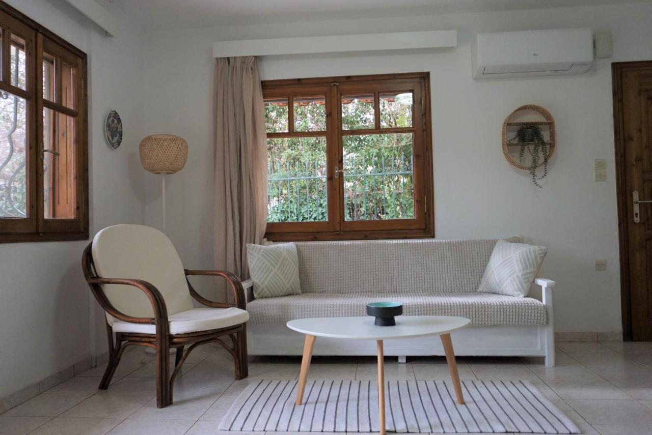 Small Theater Apartment Epidaurus Bagian luar foto