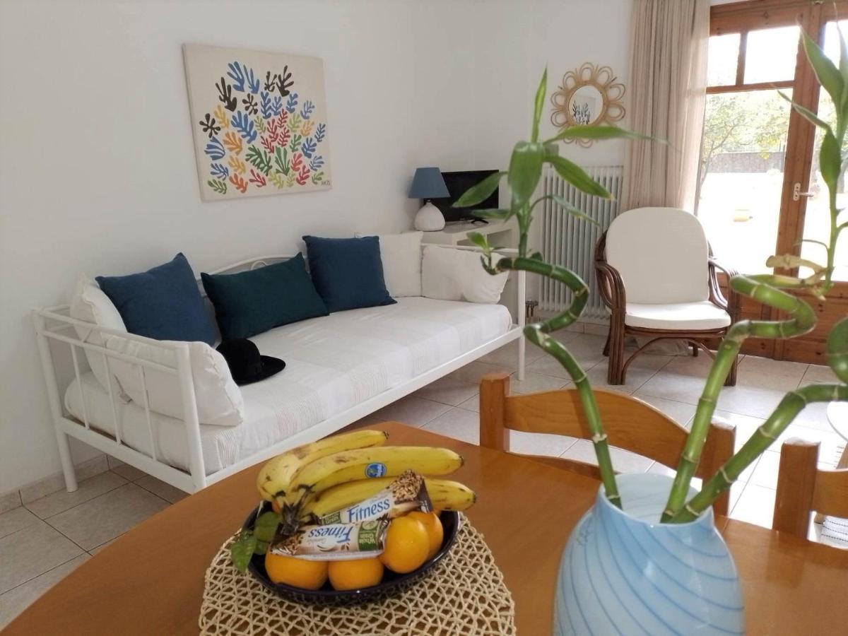 Small Theater Apartment Epidaurus Bagian luar foto