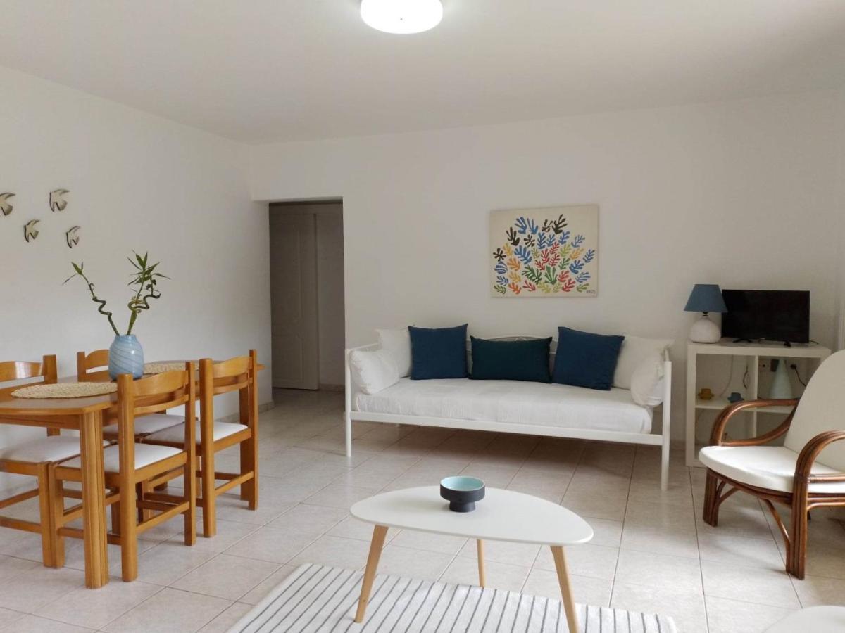 Small Theater Apartment Epidaurus Bagian luar foto