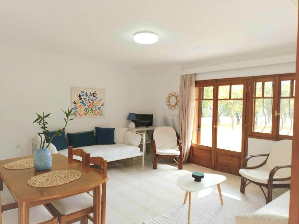 Small Theater Apartment Epidaurus Bagian luar foto